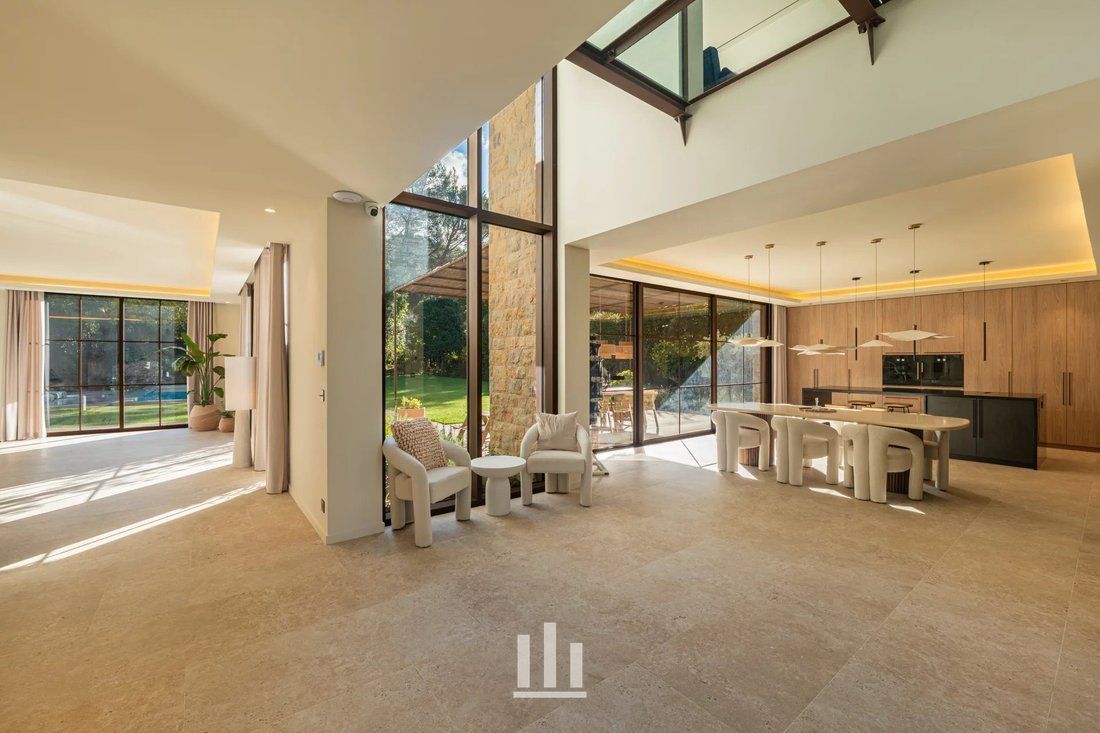 Font Merle Lake Contemporary Villa