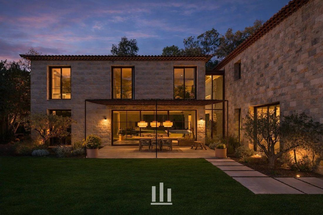 Font Merle Lake Contemporary Villa